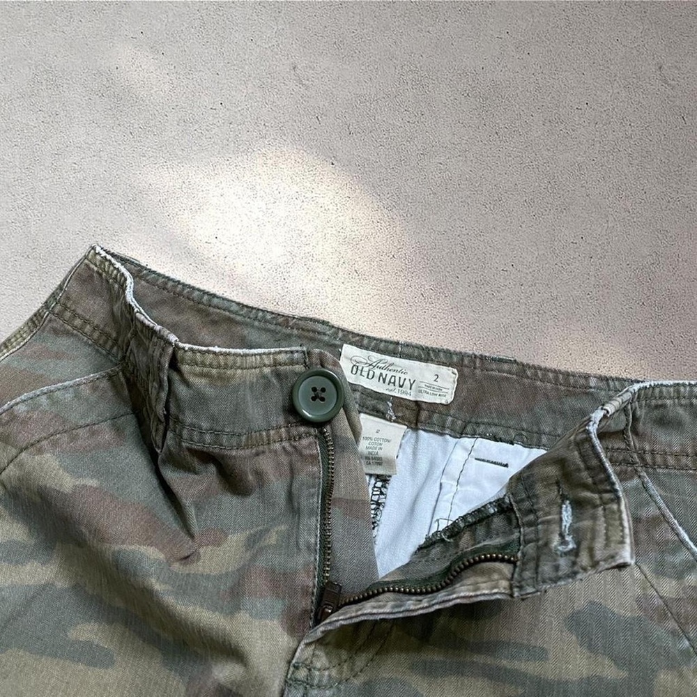 Y2K Old Navy Camo Cargo Mini Skirt // Distressed Raw Hem Grunge 00s - Picture 5 of 6
